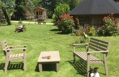 Champvert Ski Chalet | Wooden garden shed