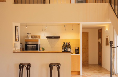 Le Barroux House | Woodpigeons at Le Barroux. An ideal holiday home for discovering Provence