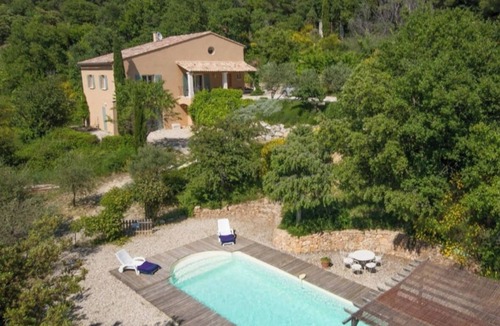 Le Barroux House | Woodpigeons at Le Barroux. An ideal holiday home for discovering Provence