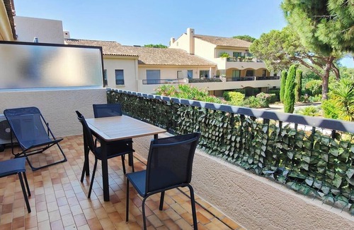 Valescure Apartment | Your peaceful retreat with a terrace—book now!