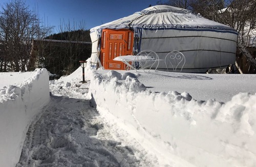 Saint-Antheme RV Rental | Yourte Supérieur 4 place