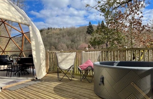 Saint-Constant-Fournoules House | ZEcamping piscine chiens acceptés jacuzzi locatif BBQ 30m2 4 pers