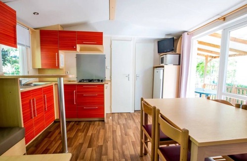 Saint-Maurice-dʼArdeche House | ZEcamping 4* club enfant terrain multisports parc aquatique