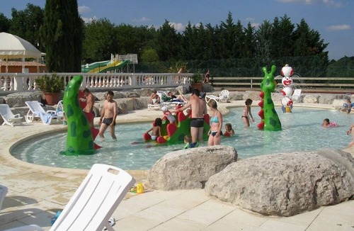 Saint-Maurice-dʼArdeche House | ZEcamping 4* club enfant terrain multisports parc aquatique