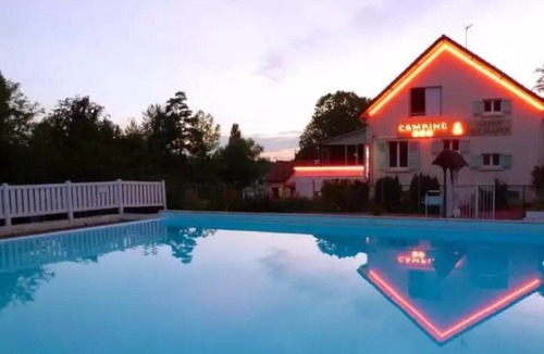 Saint-Honore-les-Bains Apartment | ZEcamping 3 étoiles familial avec Piscine et Bar-restaurant