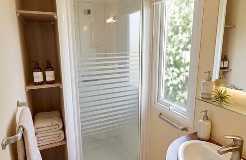 Saint-Honore-les-Bains House | ZEcamping 3 étoiles toboggans pataugeoire fitness locatif 4 pers