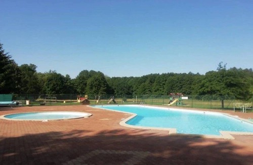 Sauxillanges Cabin | ZEcamping 3 étoiles piscine chiens acceptés fitness tente 8m2 2 pers