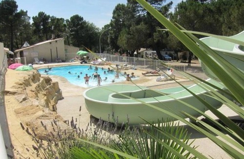 Mondragon House | ZEcamping 3 étoiles animé piscine chauffée locatif TV BBQ clim 33m2