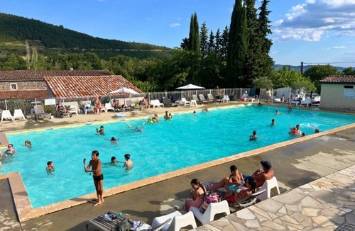 Lussas House | ZEcamping 3 étoiles animé piscine chauffée locatif TV LV clim 34m2