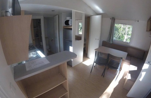 Bollene House | ZEcamping 3 étoiles familial avec piscine chauffée aire de jeux et restaurant