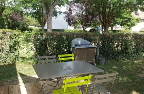 Hauterives House | ZEcamping 3 étoiles familial piscine chauffée cabane BBQ 17m2
