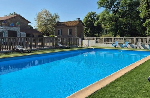 Le Change House | ZEcamping 3 étoiles piscine chauffée pet friendly locatif BBQ 16m2