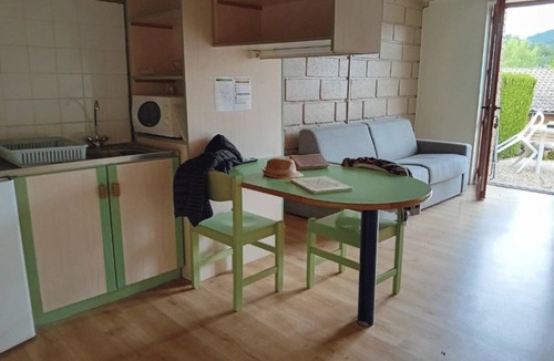 Vorey House | ZEcamping 3 étoiles pet friendly locatif TV 60m2 8 pers