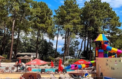 Bollene House | ZEcamping 3 étoiles piscine chauffée toboggans pet friendly tente 26m2