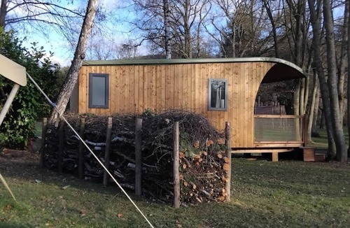 Sauxillanges House | ZEcamping 3* familial piscine animaux acceptés tente 20m2 3 pers