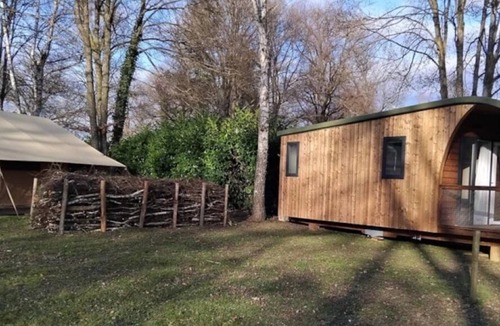 Sauxillanges House | ZEcamping 3* familial piscine animaux acceptés tente 20m2 3 pers