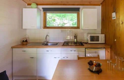 Levier Ski Chalet | ZEcamping 3* piscine chauffée chiens acceptés locatif TV 23m2 4 pers