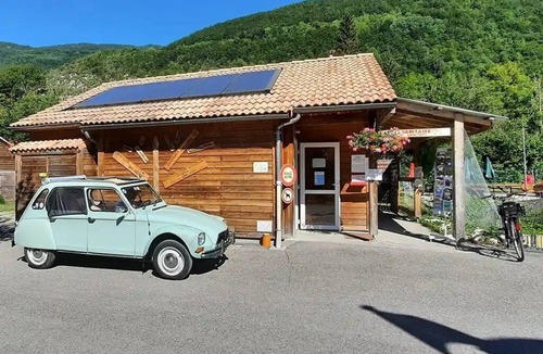 Chezery Forens Cabin | ZEcamping 3* toboggans pet friendly locatif BBQ 20m2 4 pers
