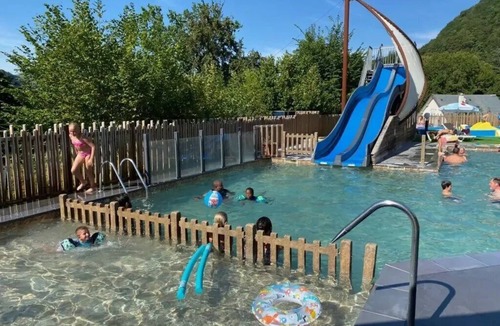 Vic-sur-Cere House | ZEcamping 4 étoiles animé piscine couverte mobil-home 28m2