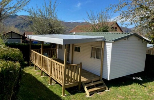 Vic-sur-Cere House | ZEcamping 4 étoiles animé piscine couverte mobil-home 28m2