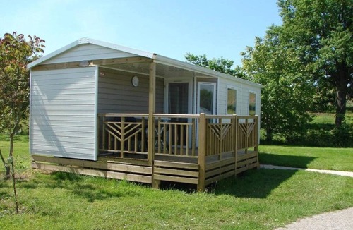 Saint-Boil House | ZEcamping 4 étoiles piscine couverte pataugeoire tente 31m2 4 pers