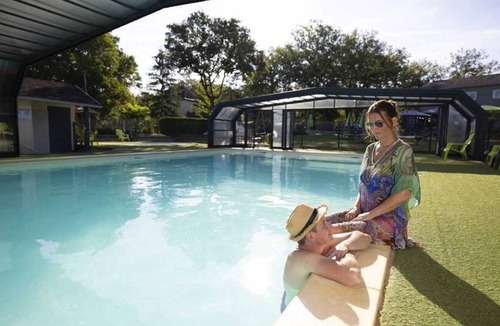 Loupiac Ski Chalet | ZEcamping 4* animé parc aquatique animaux acceptés locatif BBQ 16m2
