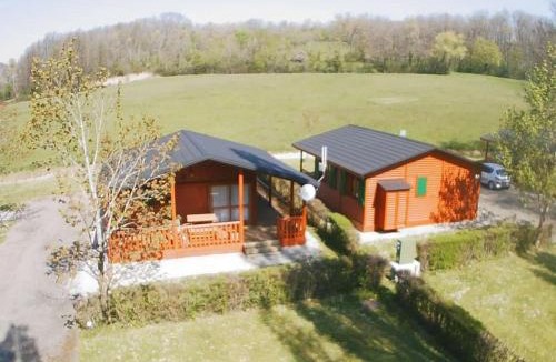 Lons-le-Saunier Ski Chalet | ZEcamping 4 familial animaux acceptés avec piscine et soirées animées
