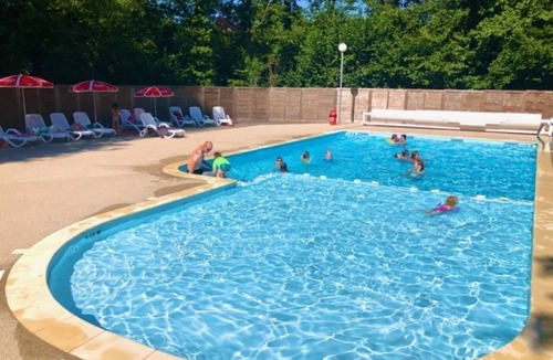 Lons-le-Saunier House | ZEcamping 4* piscine club enfant locatif 16m2 4 pers