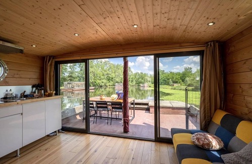 Chassenard Cabin | ZEcamping piscine chauffée jacuzzi sauna locatif BBQ clim 25m2 6 pers
