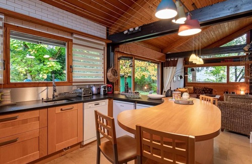Vesoul Cottage | Zen House in Vesoul: Terrace, Wifi, Parking & Bikes