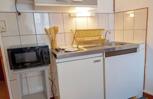 Bourbonne-les-Bains Apartment | Zen Studio, centrally located, quiet, fully equipped, ideal for spa guests, tourists, or business travelers.