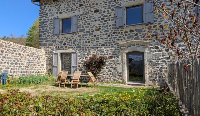 Élégante maison de maître XVIIIe, jardin clos 500m², nature, proche Puy-en-Velay, 11 pers., cosy & confort - FR-1-582-315