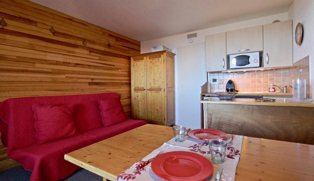 10th floor, balcony, parking, tv, ski locker, 21m², Chamrousse