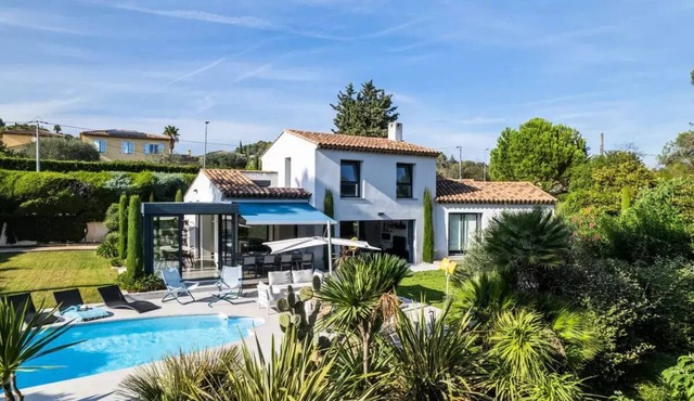 150-square-meter villa with a pool and pétanque court! in Biot