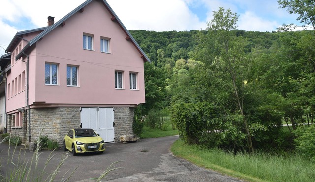2-BEDROOM APARTMENT IN FAMILY HOME NEAR LONS LE SAUNIER