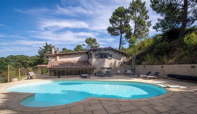 3.5-hectare private estate — heated pool, tennis and padel courts, sleeps 11