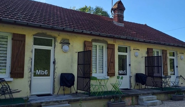 3 adjoining apartments "Together but independently" + Private parking lot