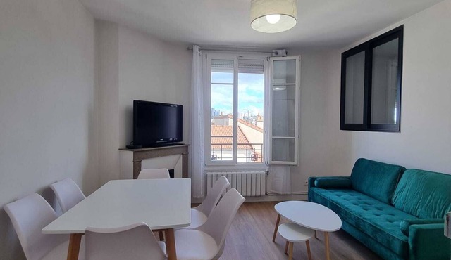 3 Bedroom Apartment - Near Paris & Beautiful Views