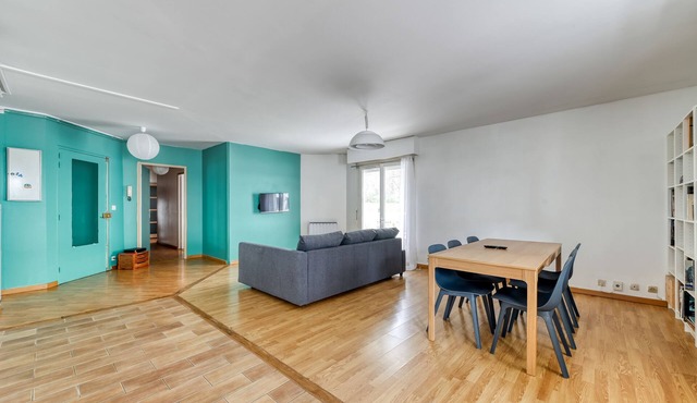3 bedroom apartment with balconies