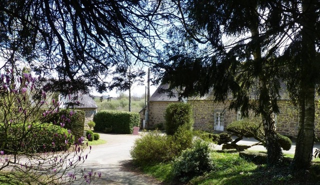 3 group accommodation at the gates of Brittany and Normandy in Maen-Roch