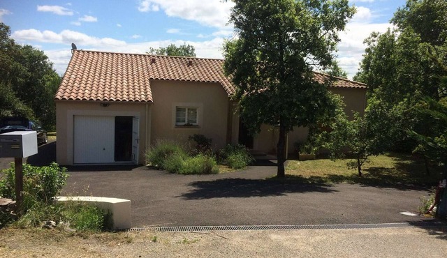 4-bed house with garden near Cahors, smart TV & Wii, peaceful and comfortable