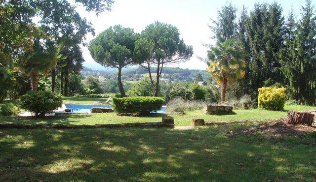5 mins from Sarlat, character house renovated, lovely view, large swimming pool. in Marcillac-Saint-Quentin