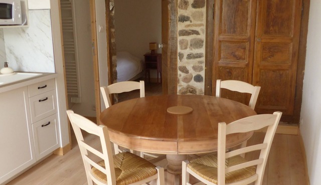 8 minutes from Lake Saint Point. A country house ideal for families