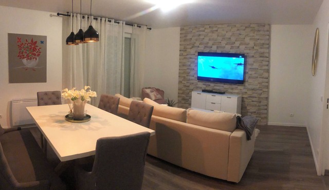 A cozy apartment close to transport links for your Idf escapades.