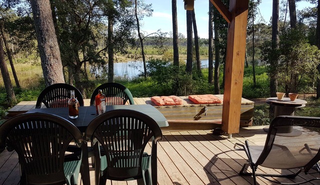 A little paradise beneath the pine trees. Air-conditioned. Large covered terrace