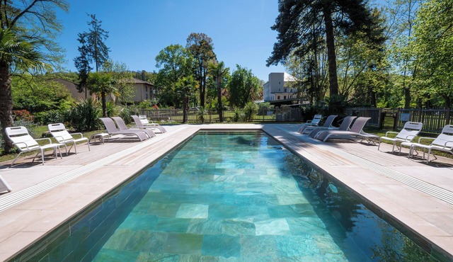 Air-conditioned 4-star eco-lodge, sleeps 2, in the heart of a 3-hectare park