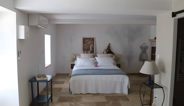 Air-conditioned “Lavande” Guest Room on Garden Level with Mountain View