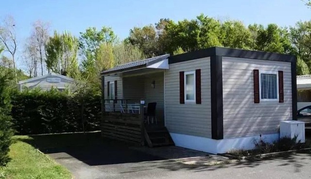 Alizé Mobile Home: 3 Rooms, Sleeps 4, Air-Conditioned + TV, 2 Bathrooms