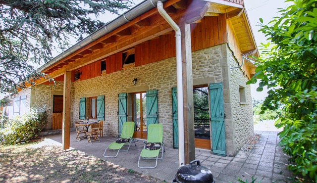 Amazing home in Saint Martin d'Aout with WiFi