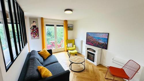 An Exceptional Apartment, 20 Min Paris, 10 Min Orly Airport, 30 Min Disney, 25 Min Versailles, Parking free